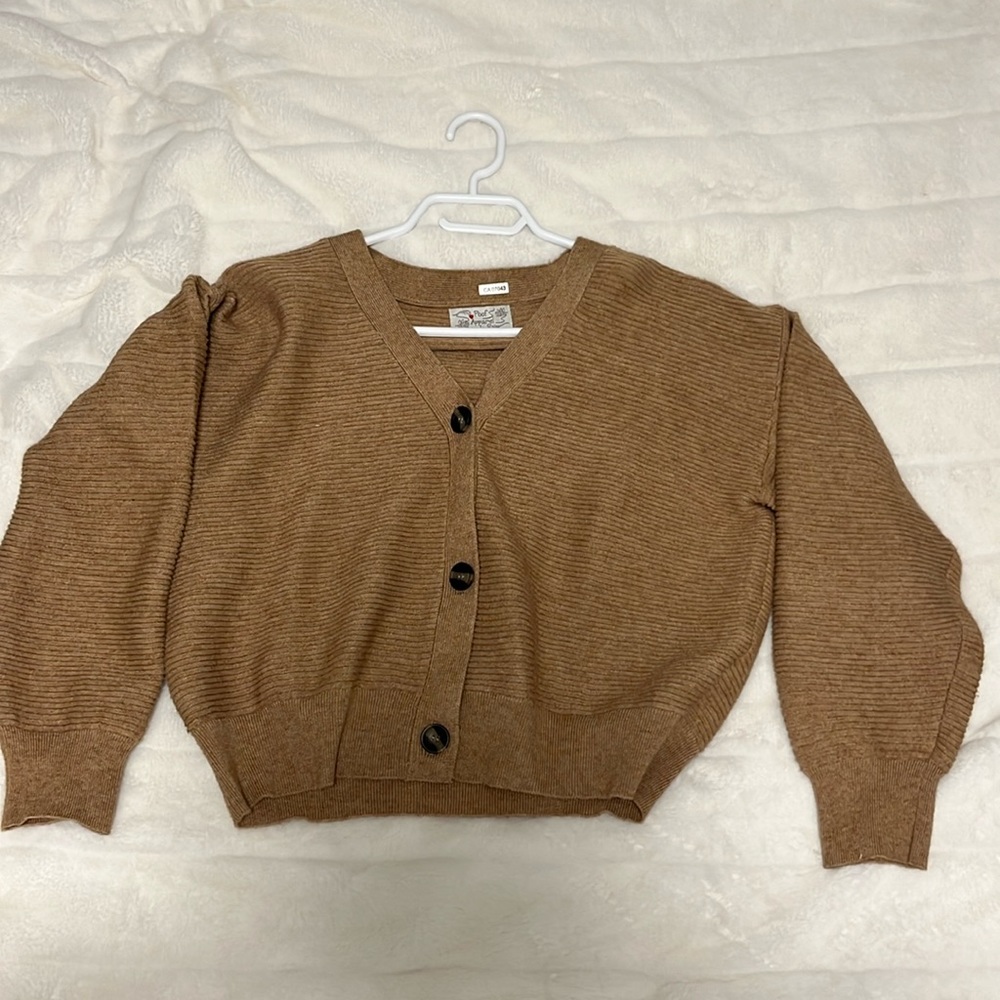 Brown/tan sweater size:medium button up